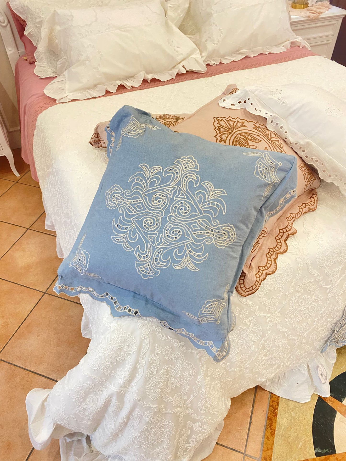 Cuscino ricamato