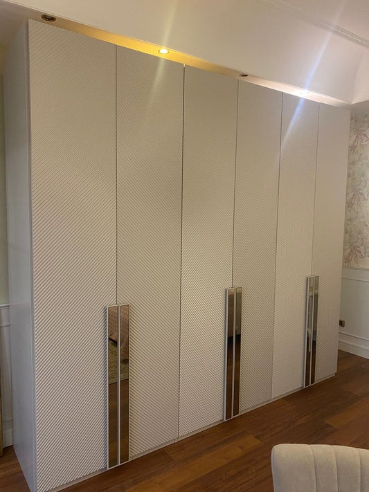 Armadio dogato sei ante