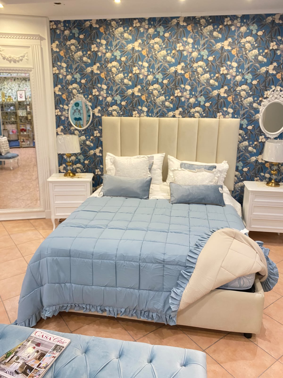 Trapunta matrimoniale azzurra bicolore con gale