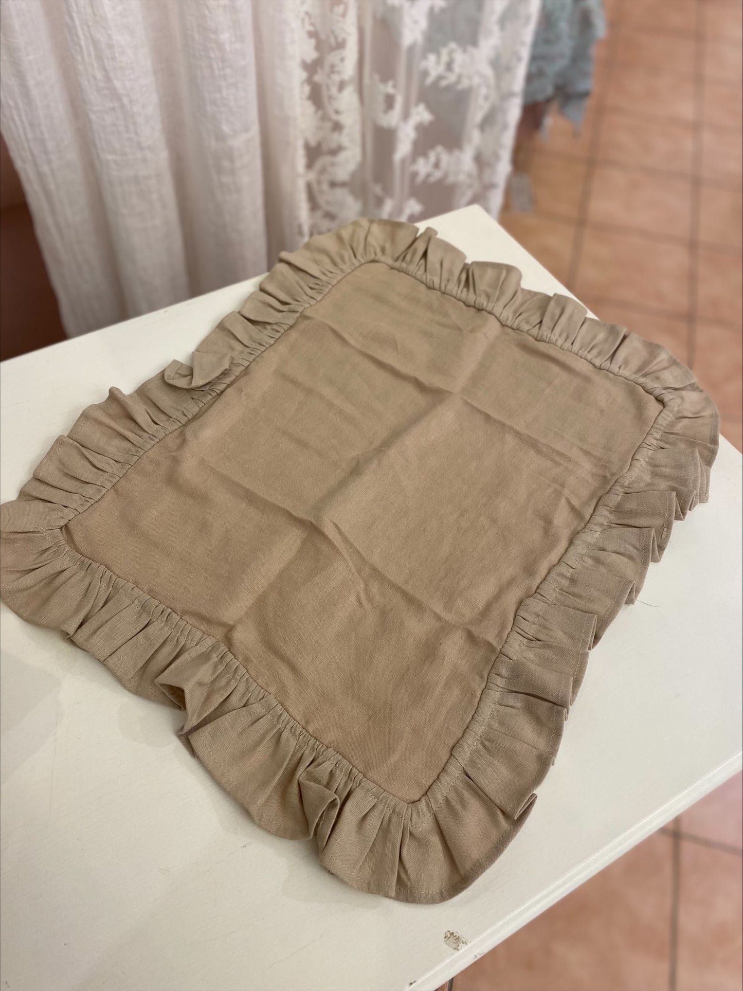 Tovaglietta con balza