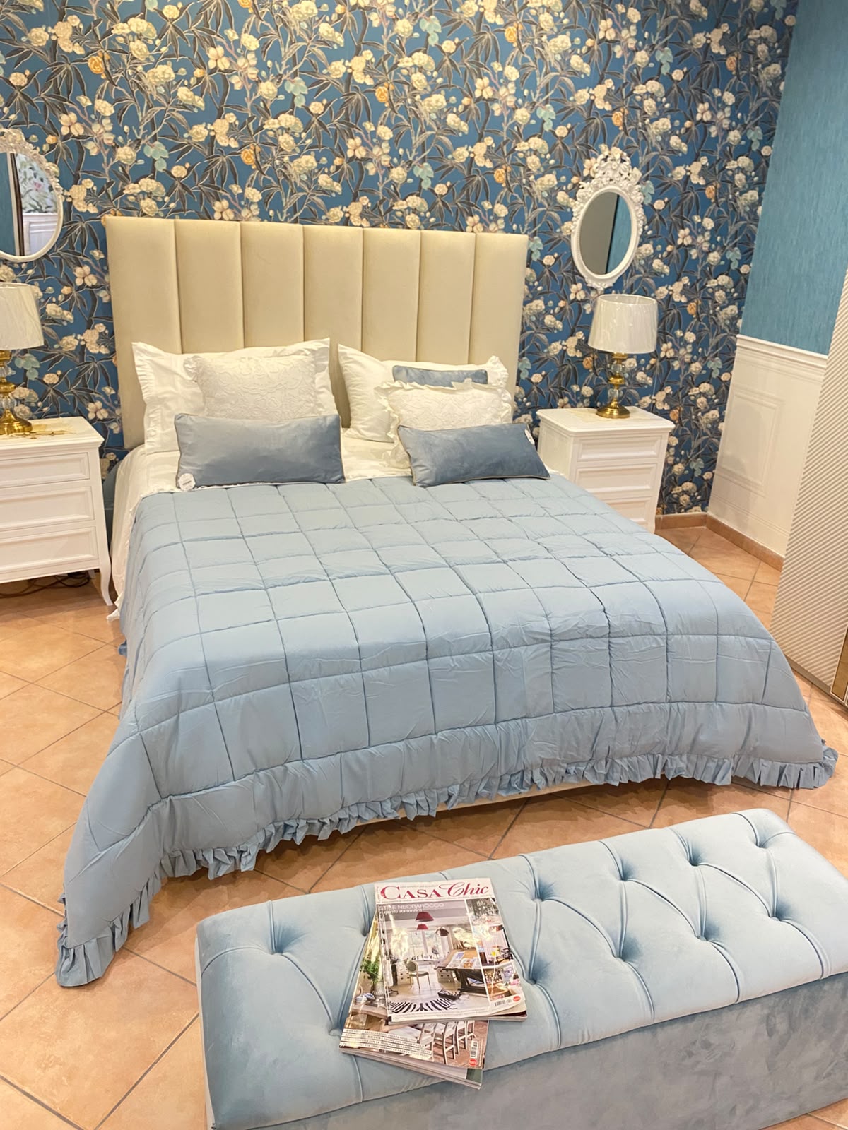 Trapunta matrimoniale azzurra bicolore con gale