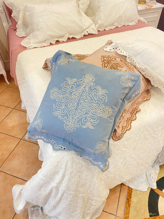 Cuscino ricamato