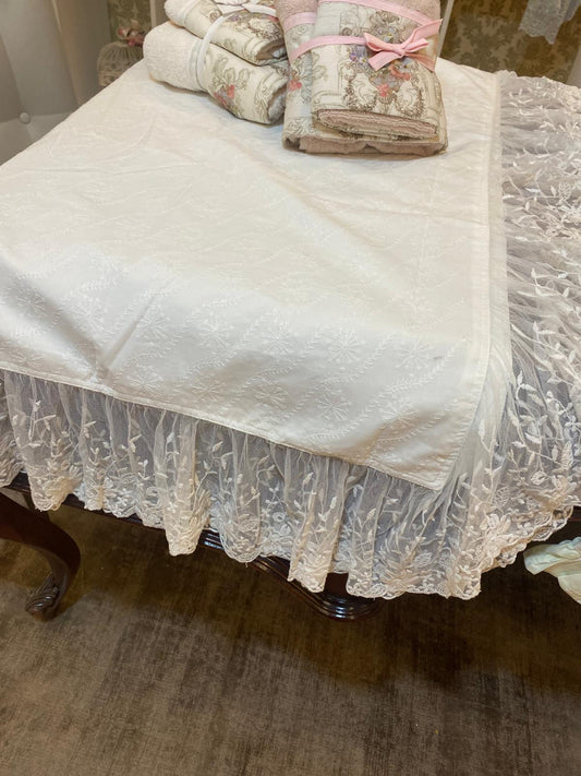 Copritavola con gale in pizzo